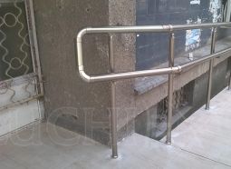 Специализирани парапети към инвалидна рампа