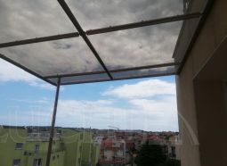 Поликарбонатни козирки и навеси