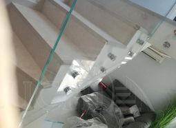Стъклени парапети за стълби
