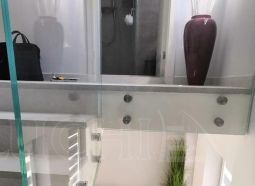Стъклени парапети за стълби